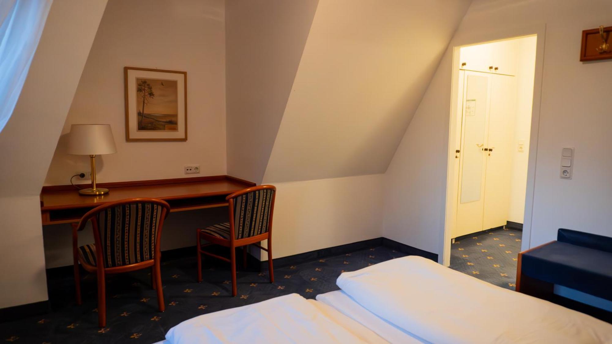 Hotel Schloss Hoehnscheid Bad Arolsen Exterior photo